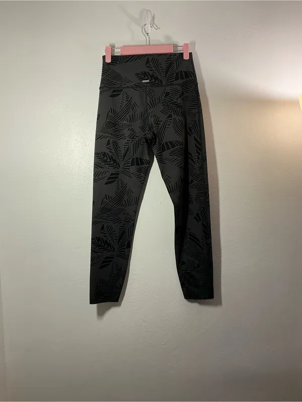 Aerie Black Leaf-Print High-Rise Leggings Size Large - Image 2