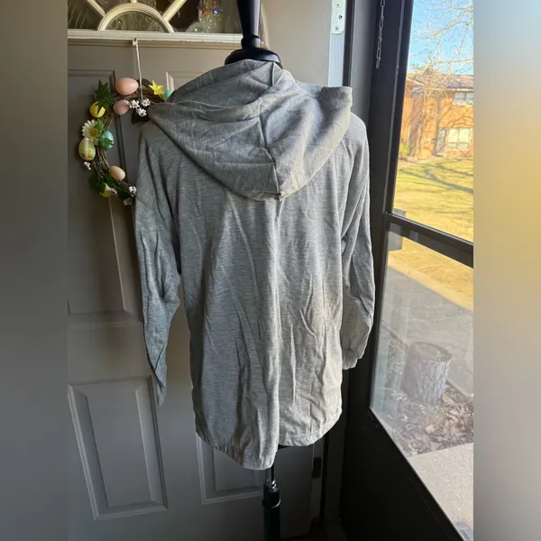 NWOT GoldenTouch long sleeve hooded pocket t-shirt, size medium l - Image 6