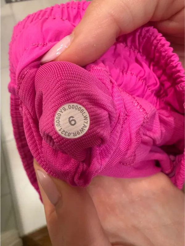 Lululemon Hotty Hot 2.5" Shorts Pink - Image 3
