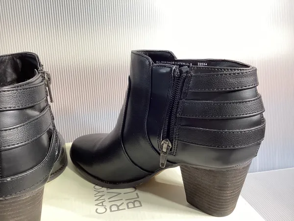 Eden Black Boots Size 9 - Image 9