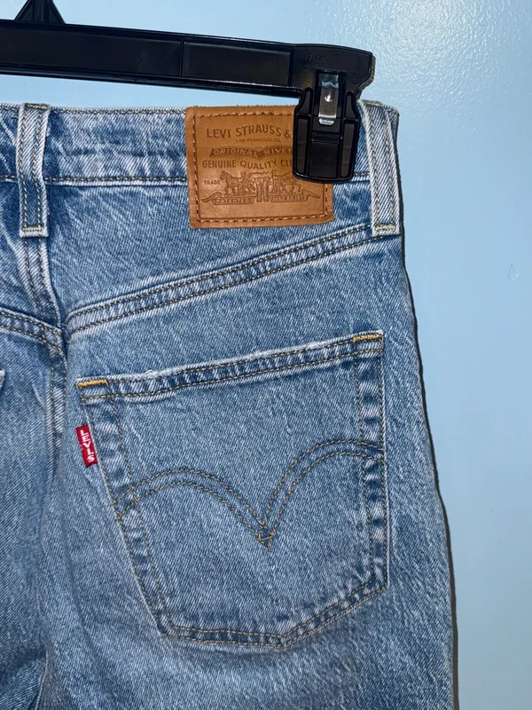 Levi’s Ribcage Straight Ankle Jeans26 - Image 3