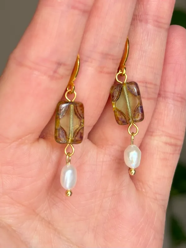 Handmade boho fairy dainty quality Czech glass beads & pearl dangle earrings💛 - Image 5