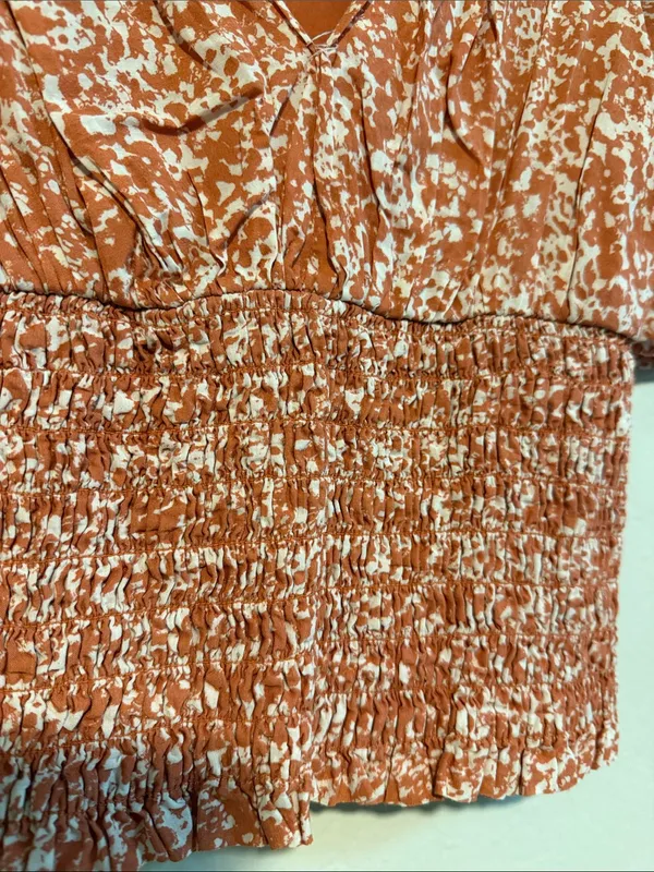 Abercrombie & Fitch Rust and White Floral V-Neck Smocked Crop Blouse - Image 4