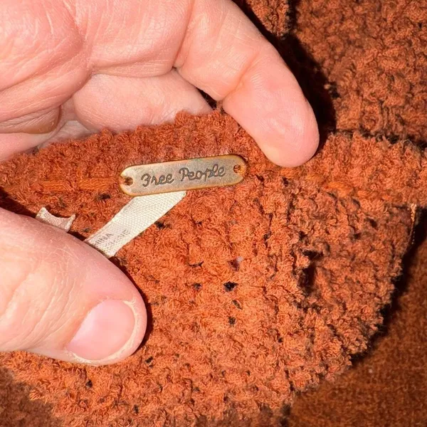 Free People Coco‎ V-Neck twist front textured sweater terracotta size XS/S - Image 6