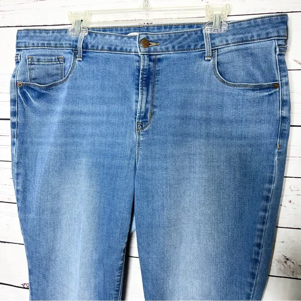 Old Navy Pop Icon Skinny Denim Jeans Size 18 with 29 inch Inseam Medium Wash - Image 2
