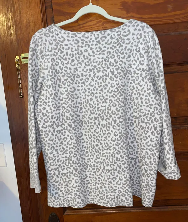Cynthia Rowley Leopard Print Cuff Sleeve Sweater Sz xl - Image 3
