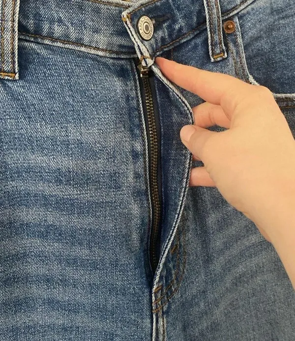 Abercrombie & Fitch the ‘90s slim straight ultra high rise distressed jeans 30 - Image 9