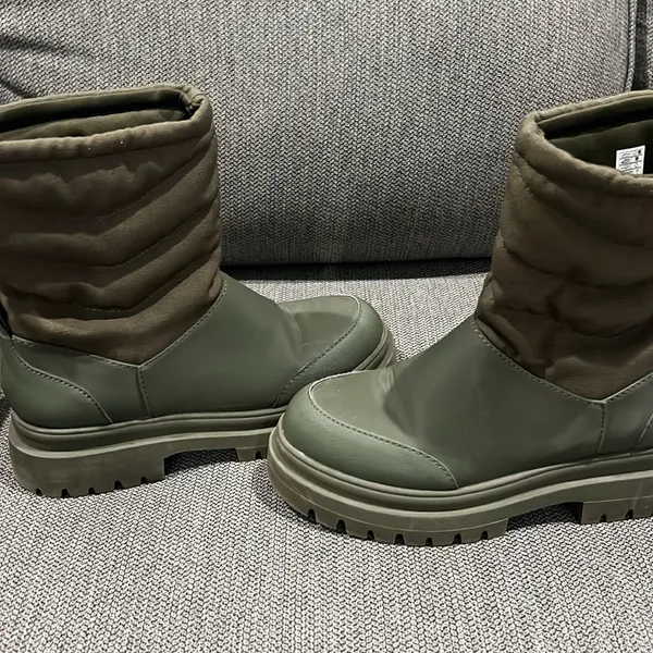 Olive Green Women's Boots Size 8.5 - Image 5