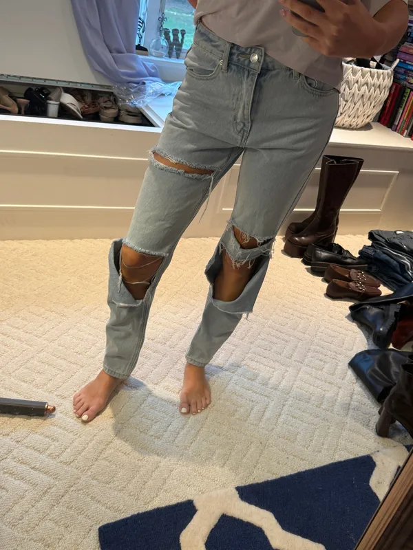 Adika Light Wash Extreme Ripped Distressed Jeans Size Small NWOT - Image 2