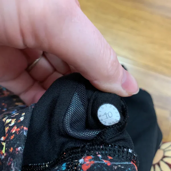 Lululemon Energy Cross Back Sports Bra Black Rainbow Floral Print Womens Size 10 - Image 4