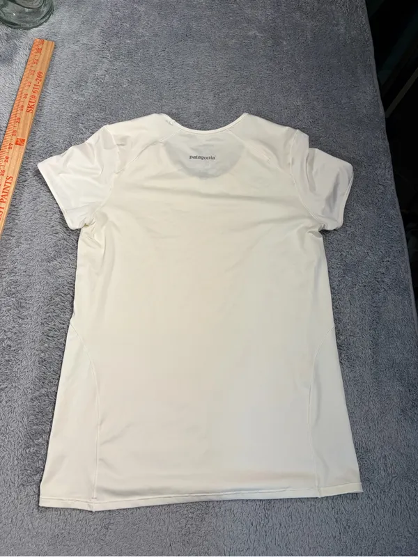 Patagonia Women's White Performance Short-Sleeve Tee small - Image 10