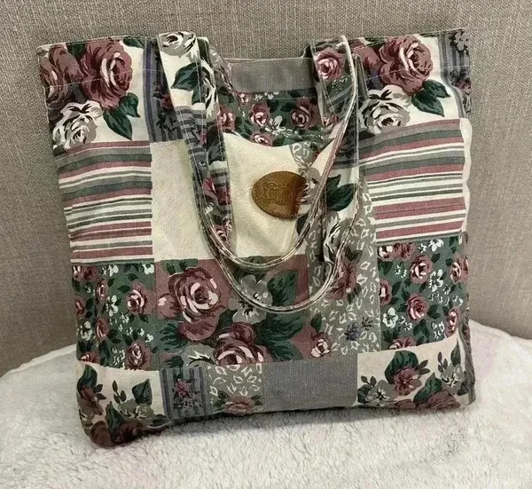 Vintage 90s GITANO Patchwork Floral Shoulder Bag Hobo Tote Purse – Retro Chic! - Image 2