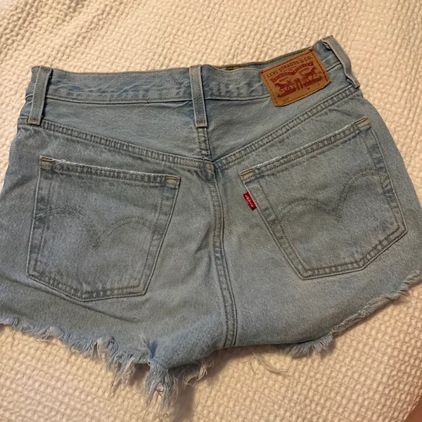 Levi’s 501 Shorts 26 - Image 2