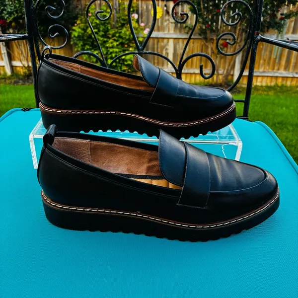 Kelly & Katie Black Flats Sleek Slip-On Loafers - Image 2