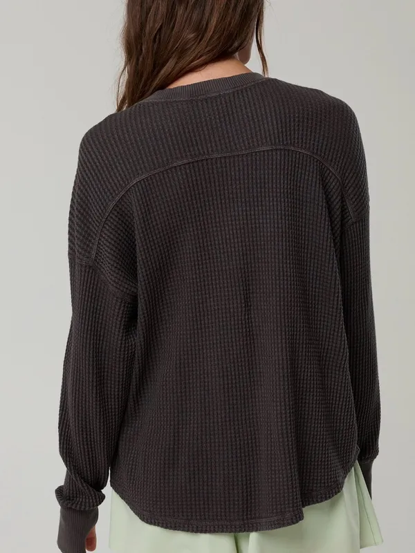 OFFLINE By Aerie Wow! Waffle Notch Neck Long Sleeve T-Shirt Smoked Gray XS - Image 2