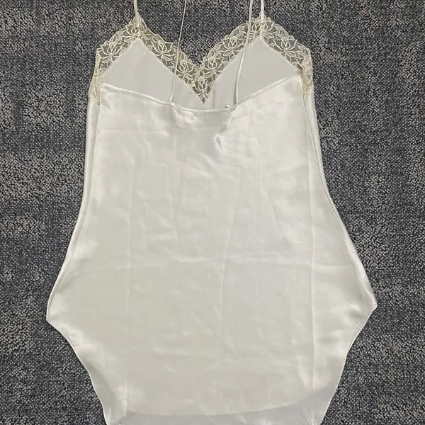 Vintage90s Victoria's Secret Cream Lace Chemise - Image 3