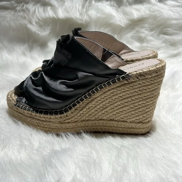 Kenneth Cole Gunmetal Grey Satin Espadrilles Wedge‎ Sandals Size 7.5M. B83 - Image 5