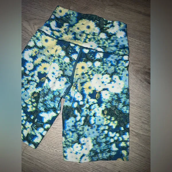 Offline By Aerie Trippy Retro High Waist Biker Shorts XS - Image 8
