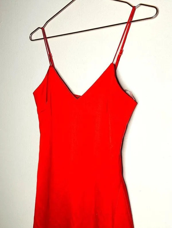 Elliatt Women's Red Satin V-Neckline Sleeveless Satin Midi Dress Size XS - Image 5