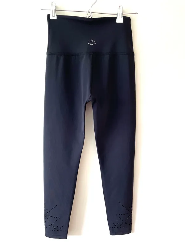 BEYOND Yoga x Equinox Leggings laser cut out hem size Small - Image 2