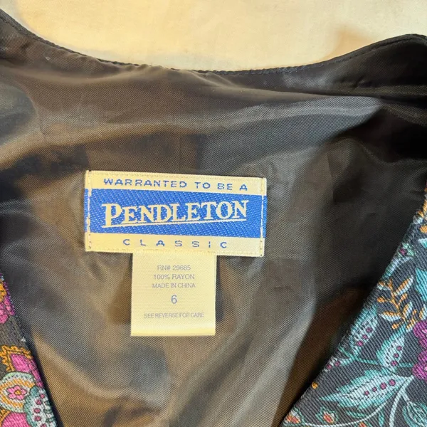 VTG Pendleton womens blue floral print button up vest. Size 6. grandmacore - Image 5