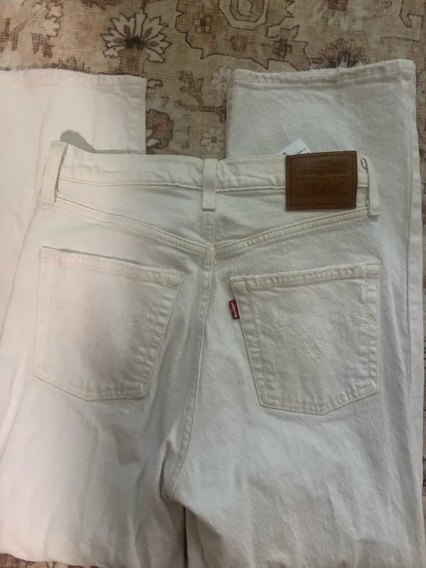 White Levi’s Jeans - Image 4