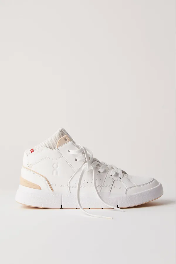 NWT Free People X On Cloud The Roger Clubhouse Mid Trainers in white. Size 8 - Image 2