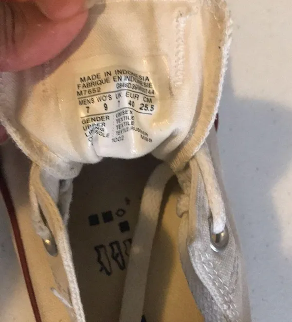 Converse Unisex Shoe in Cream M7 W9 - Image 8