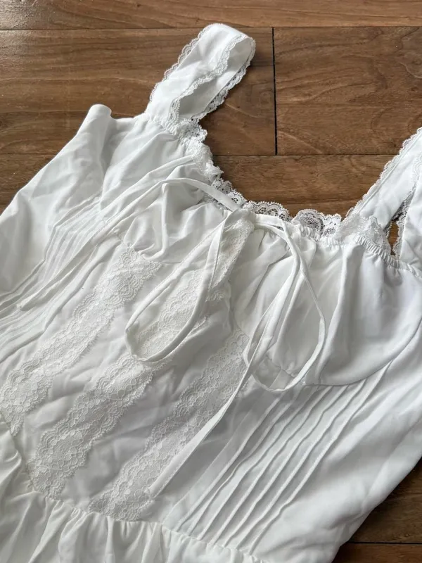 White Lace - Image 3