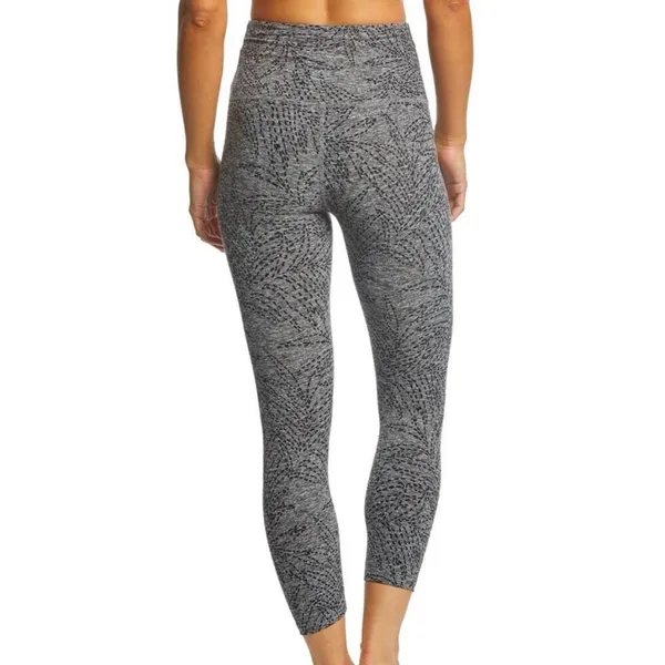 Beyond Yoga jungle fern space dye high rise 21” crop leggings xs - Image 2