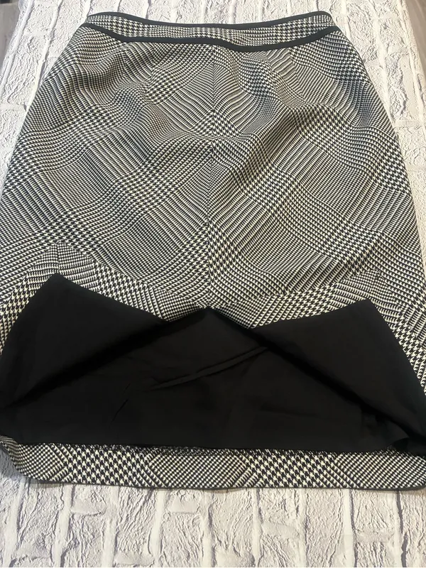 White House Black Market Black and White‎ Glen Plaid Pencil Skirt - Image 6