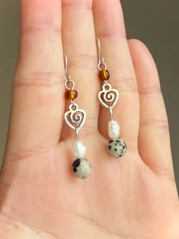 Handmade boho vintage aesthetic fairy style freshwater pearl & Dalmatian jasper stone unique dangle earrings🍃🌀 - Image 2