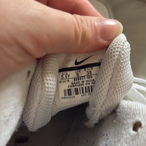NIKE Women’s Size 7 Court Borough Mid Basketball Shoes White - Image 4