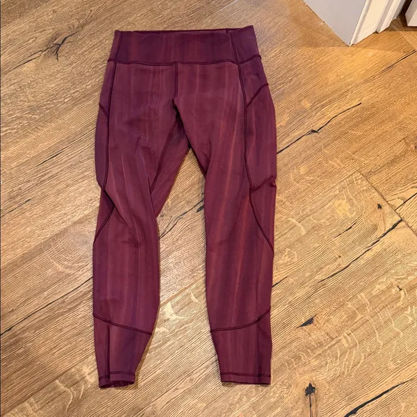 Lululemon In Movement HR Tight 28” Spray‎ Dye White Garnet Sz 8 - Image 2