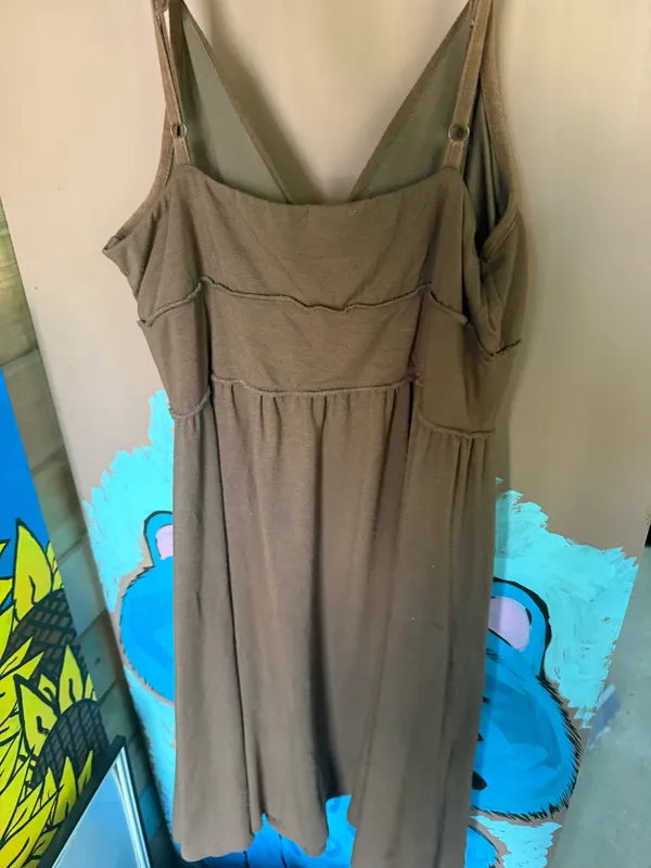 sleeveless brown dress with a V-neckline - Image 3