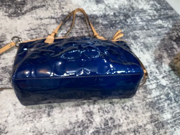 Coach Blue/Beige Patent Leather Peyton Tote Like New - Image 4