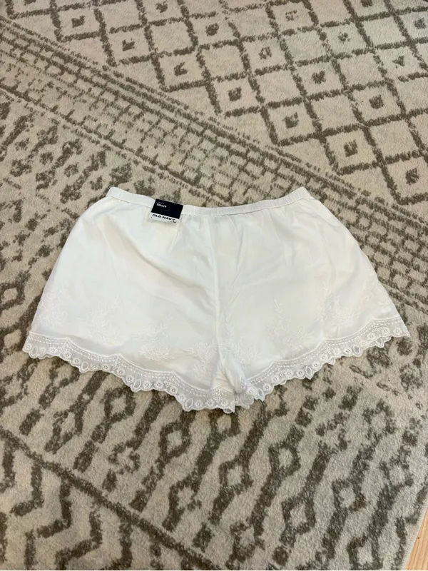 Old Navy White Embroidered Lace-Trim Shorts - Image 5