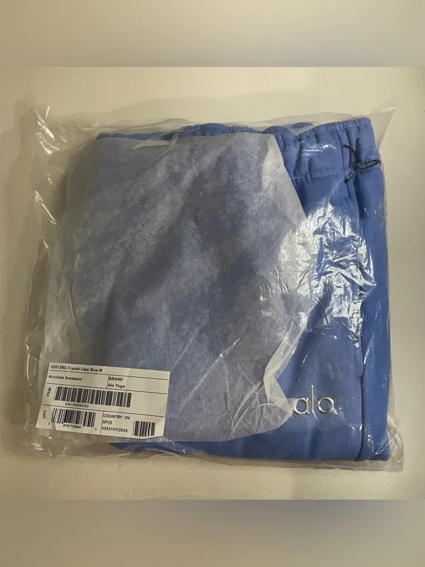 ALO Yoga NWT Accolade Sweatpants Joggers Crystal Clear Blue Size M - Image 5