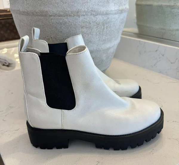 BP. Kora Lug Chelsea Boot in White Size US 8.5 - Image 3