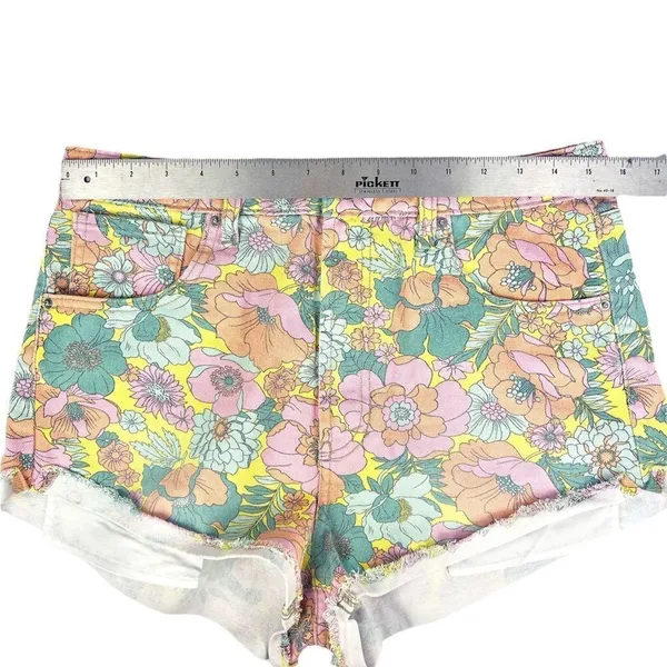 Wild Fable‎ Highest Rise Cheeky 70s Hippie Floral Cutoff Jean Shorts Size 10 - Image 4