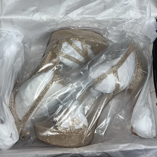 Pelle Moda Oneda Platinum Gold High Heels Size 9M - Image 6