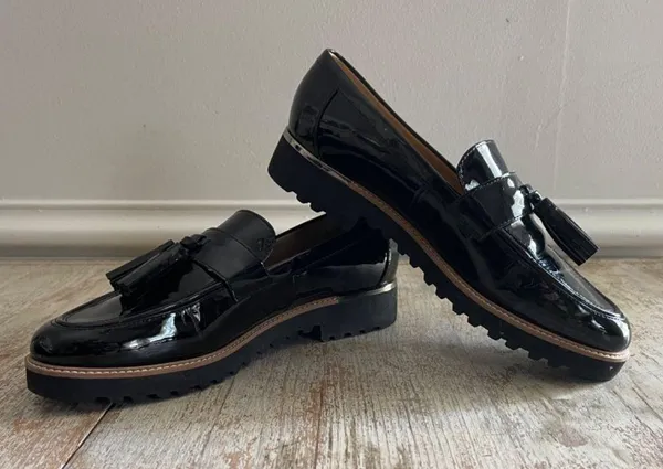 Women’s Carolynn Black Patent Lug Sole Loafers Tassels Size 10 - Image 2