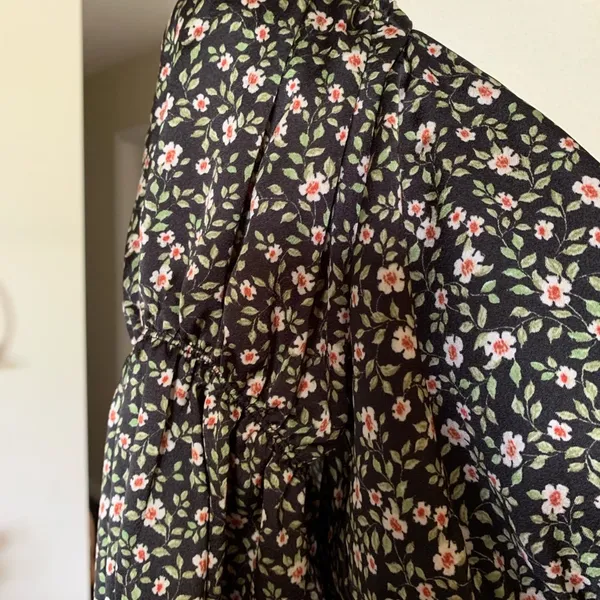 Lulu's Floral Tie Back Long‎ Sleeve Crop Top Size Medium - Image 5