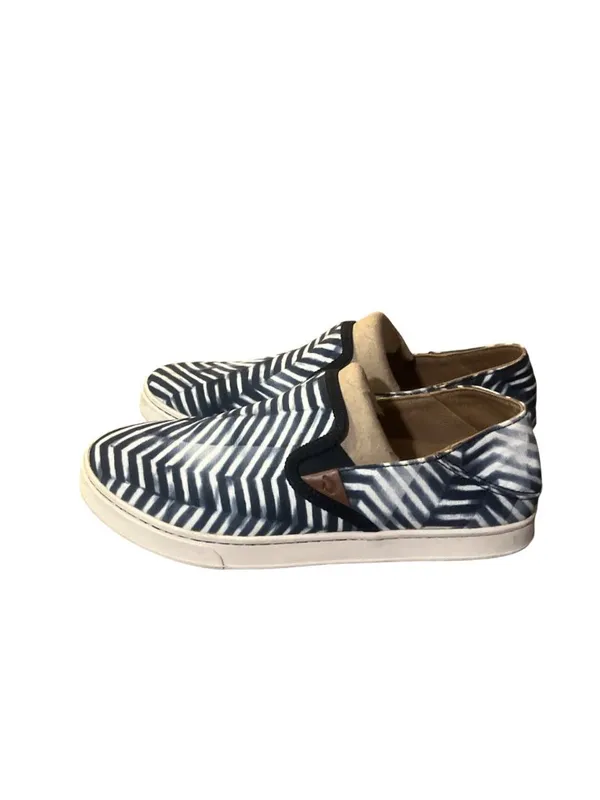 OluKai Pehuea Pa‘i Slip-On Sneakers Womens 9 Blue White Chevron Shibori Used - Image 10