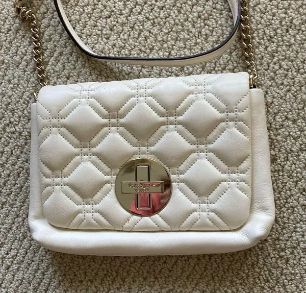 Kate Spade Aster Court Naomi Crossbody Bag Purse Quilted White Red Lining VEUC - Image 4