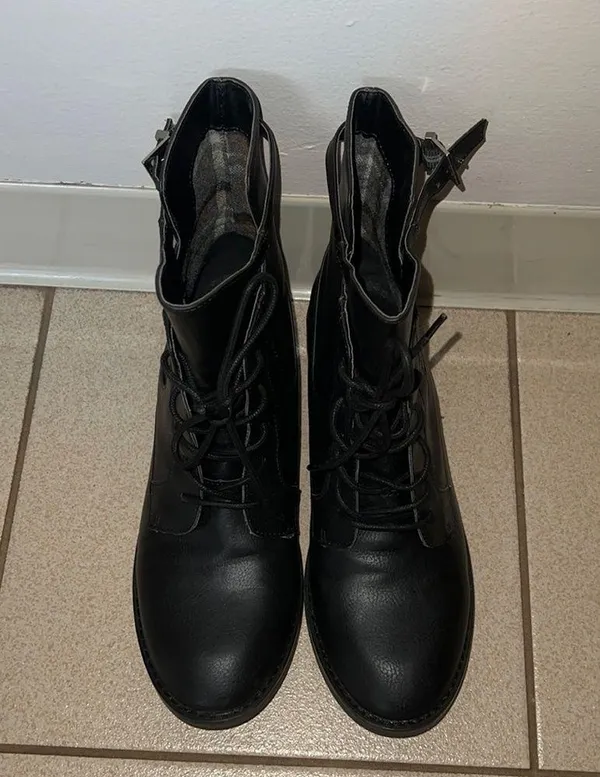 Black Boots Size 9 - Image 5