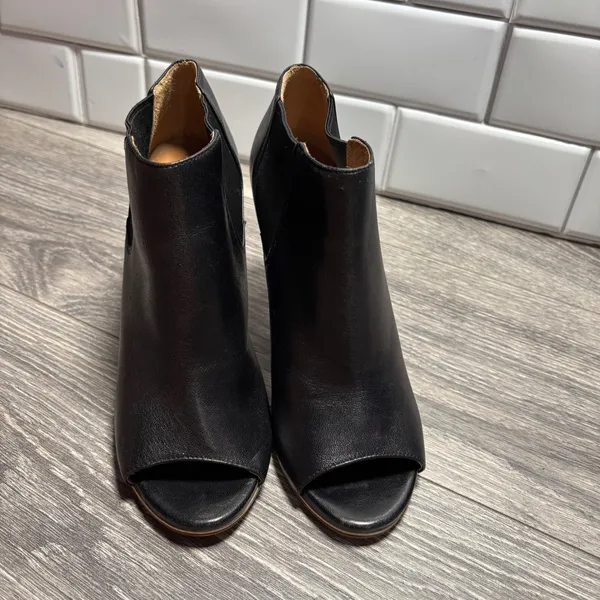 Coach Adrianna‎ Black Leather Peep Toe Bootie 6.5B - Image 5