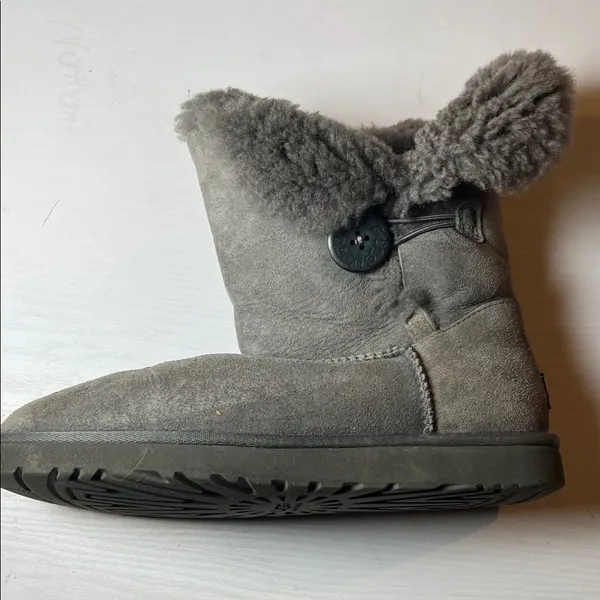UGG Classic Gray Sheepskin Boots - Image 4