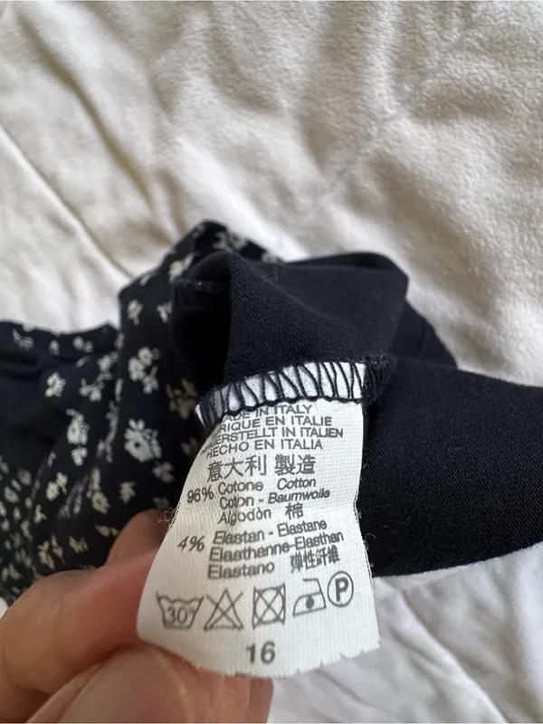 Brandy Melville Navy Floral Crop Top - Image 10