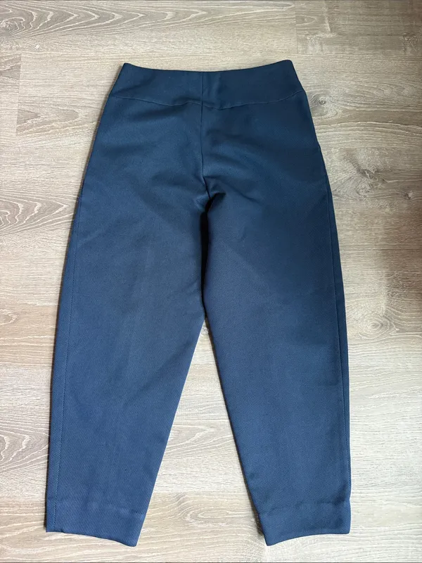 COS Cropped Trousers With Textured Fabric 6 - Image 3
